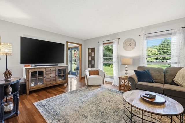 6 Brittany Dr, Palmer, MA 01069