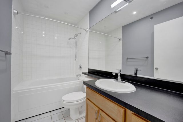 500 S CLINTON Street 817, Chicago, IL 60607