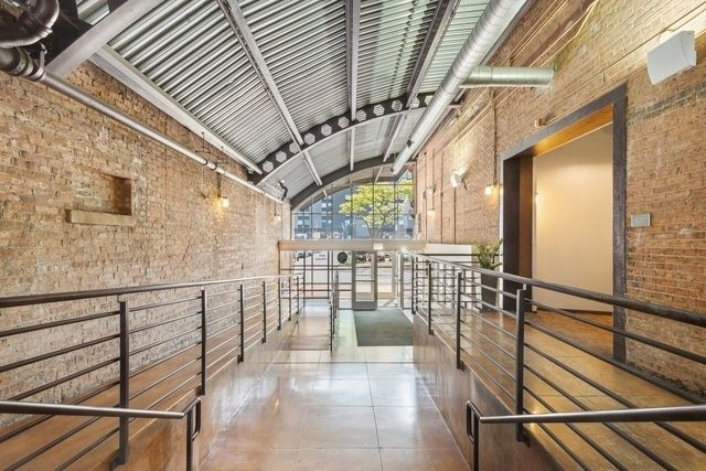 500 S CLINTON Street 817, Chicago, IL 60607