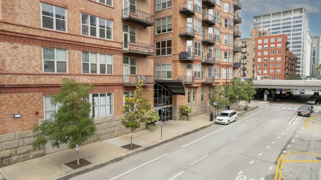 500 S CLINTON Street 817, Chicago, IL 60607
