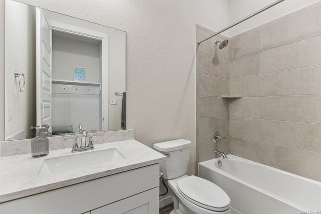 2224 Sur Ave, New Braunfels, TX 78132