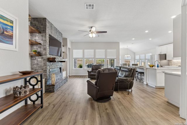 2224 Sur Ave, New Braunfels, TX 78132