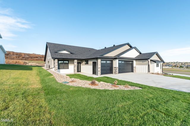 1918 Prairie Hawk Drive, Bismarck, ND 58503 property photo