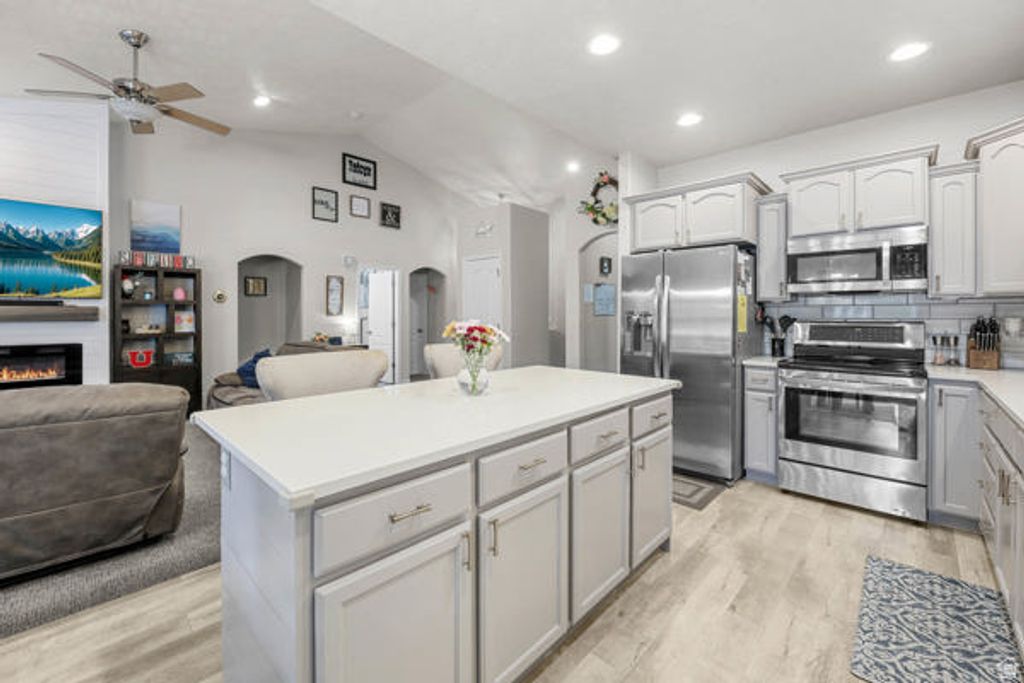 Image 11 of property listing at 262 HEIDELBERG PL, Stansbury Park, UT 84074