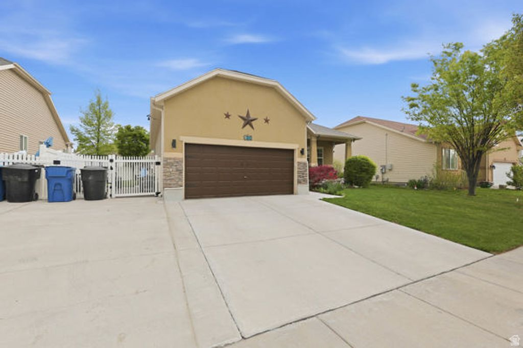 Image 3 of property listing at 262 HEIDELBERG PL, Stansbury Park, UT 84074