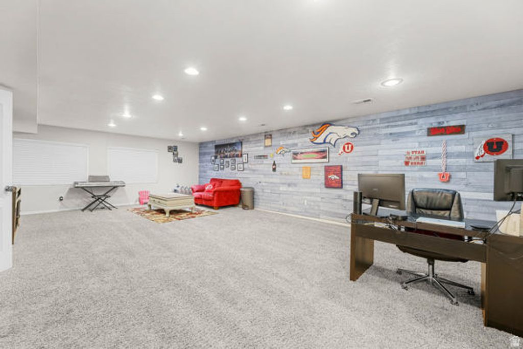 Image 25 of property listing at 262 HEIDELBERG PL, Stansbury Park, UT 84074