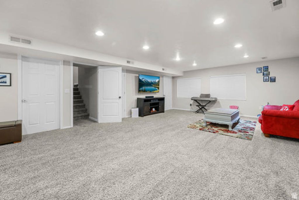 Image 27 of property listing at 262 HEIDELBERG PL, Stansbury Park, UT 84074