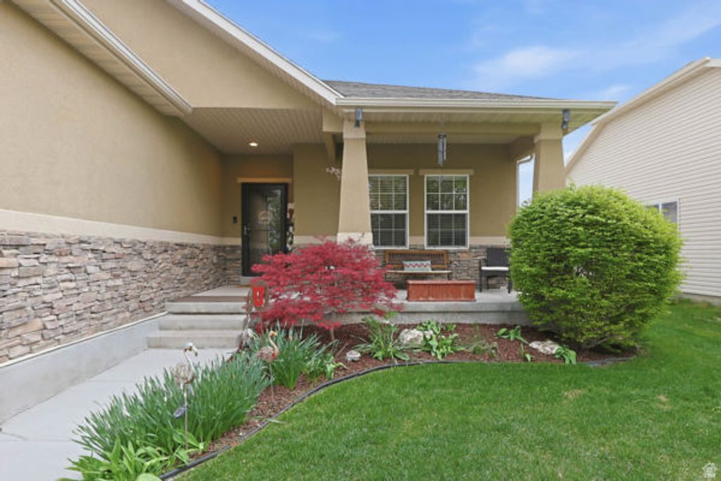 Image 4 of property listing at 262 HEIDELBERG PL, Stansbury Park, UT 84074