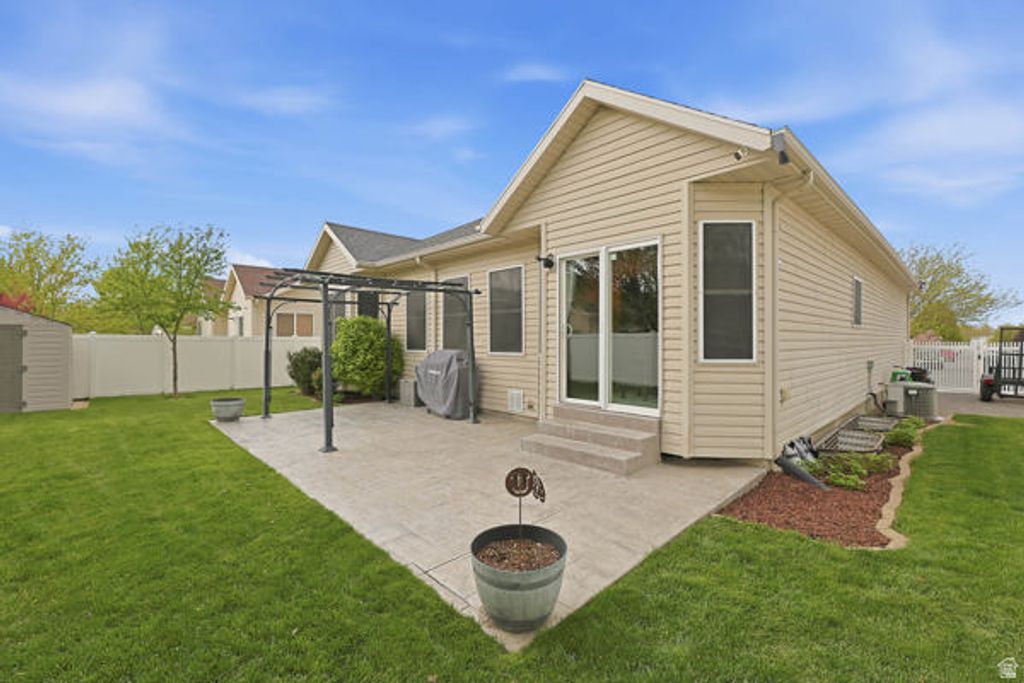 Image 38 of property listing at 262 HEIDELBERG PL, Stansbury Park, UT 84074