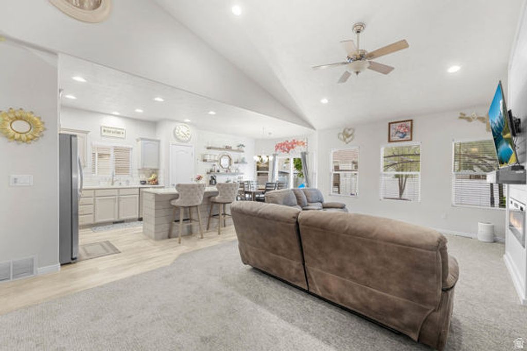 Image 6 of property listing at 262 HEIDELBERG PL, Stansbury Park, UT 84074