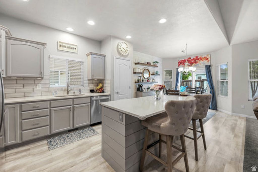 Image 7 of property listing at 262 HEIDELBERG PL, Stansbury Park, UT 84074