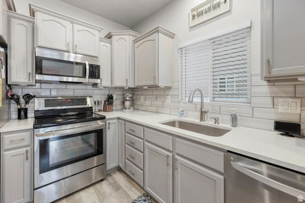 Image 9 of property listing at 262 HEIDELBERG PL, Stansbury Park, UT 84074