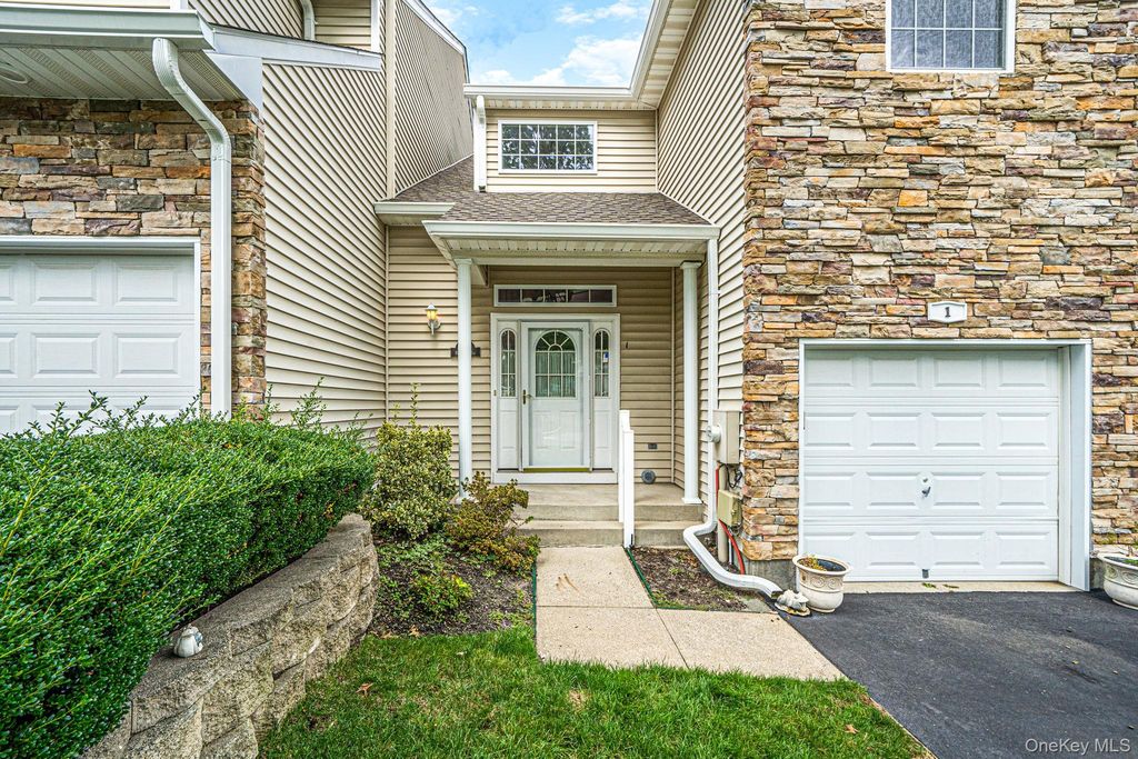 1 Mohannis Way 1, Kings Park, NY 11754 — exterior
