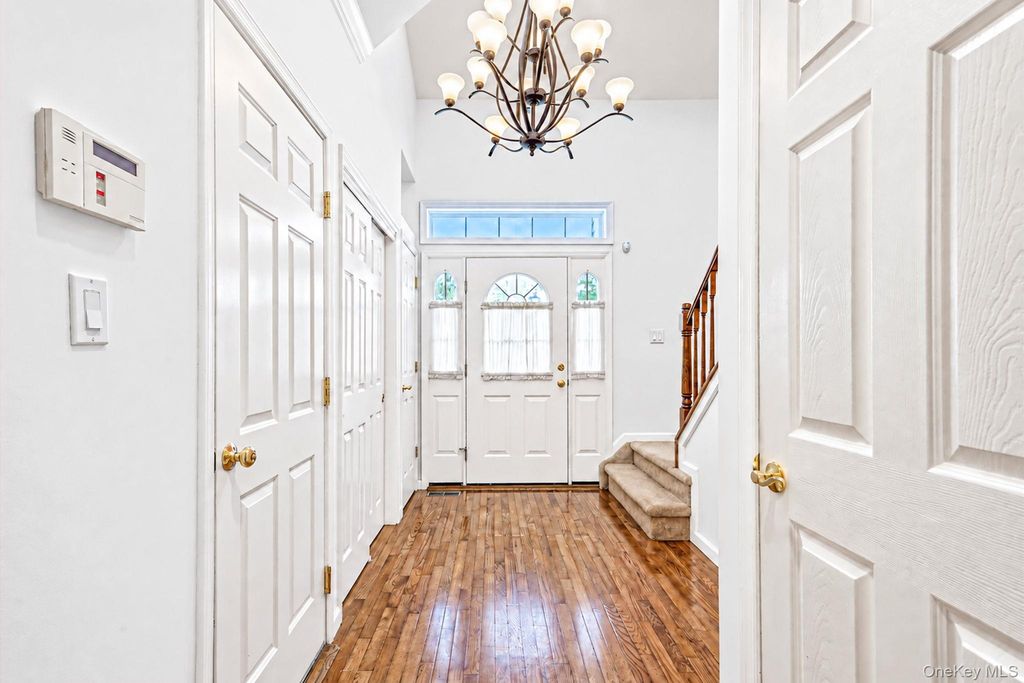 1 Mohannis Way 1, Kings Park, NY 11754 — photo 4