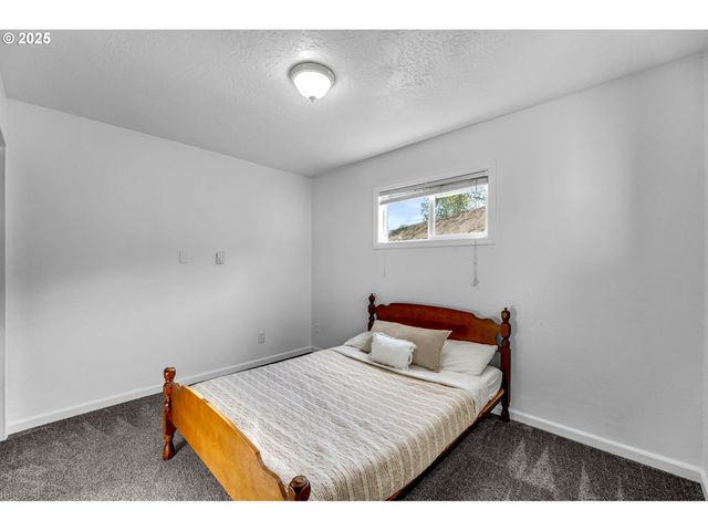 114 CHERRY St, Castle Rock, WA 98611