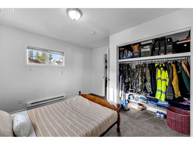 114 CHERRY St, Castle Rock, WA 98611