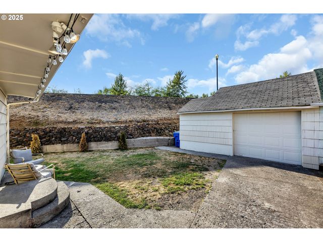 114 CHERRY St, Castle Rock, WA 98611