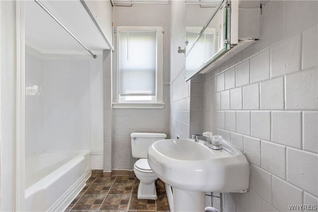 11 Laverack Avenue, Lancaster, NY 14086