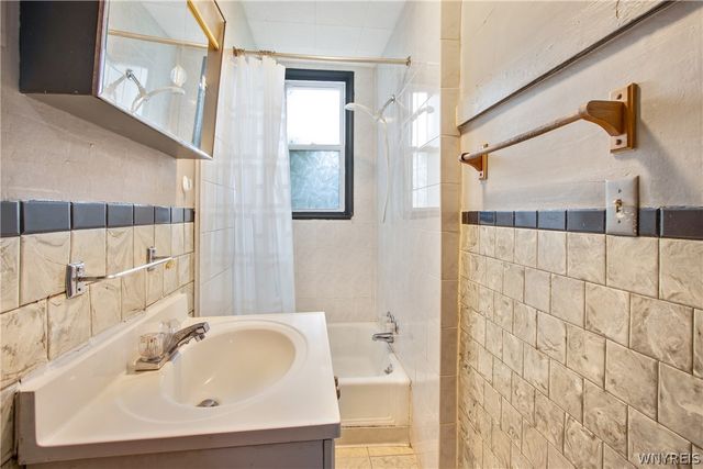 11 Laverack Avenue, Lancaster, NY 14086