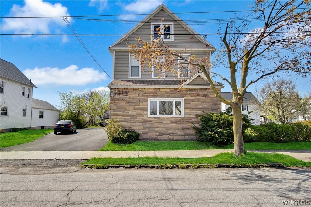 11 Laverack Avenue, Lancaster, NY 14086