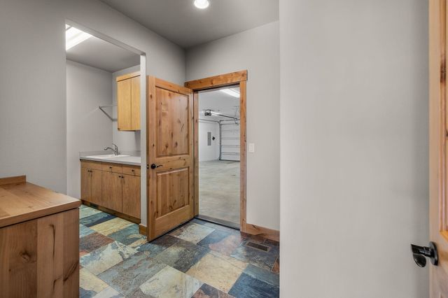 10103 Juniper Glen Circle, Redmond, OR 97756