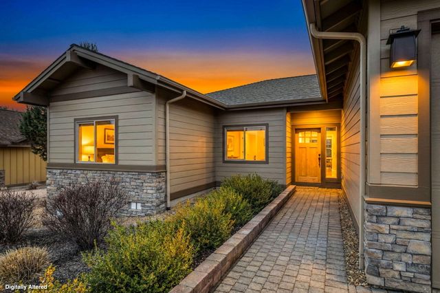 10103 Juniper Glen Circle, Redmond, OR 97756