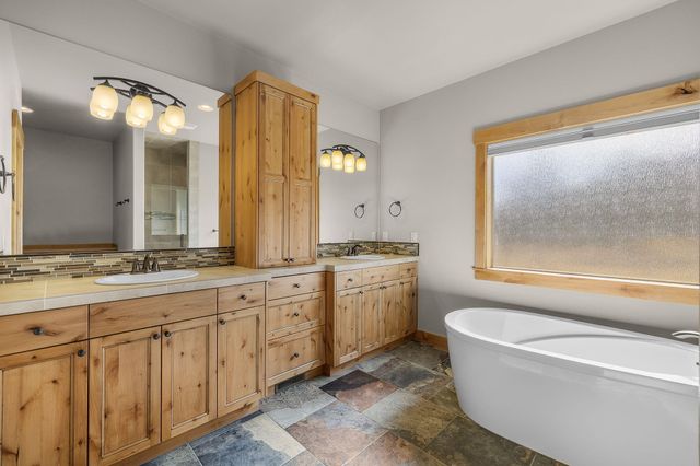 10103 Juniper Glen Circle, Redmond, OR 97756