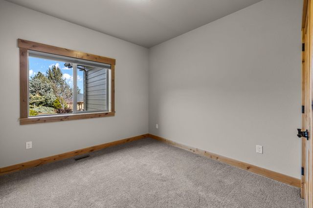 10103 Juniper Glen Circle, Redmond, OR 97756