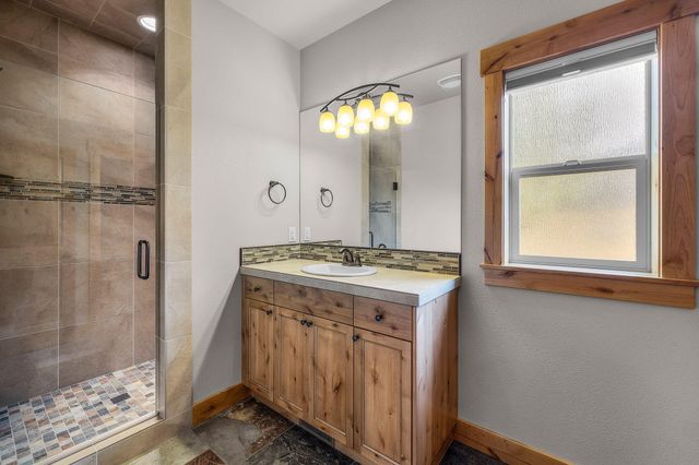 10103 Juniper Glen Circle, Redmond, OR 97756