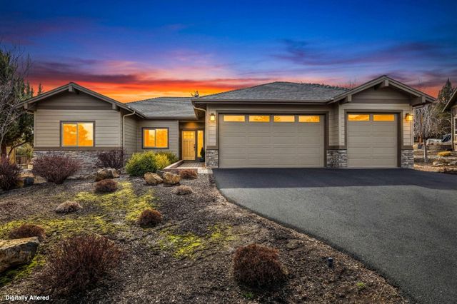 10103 Juniper Glen Circle, Redmond, OR 97756