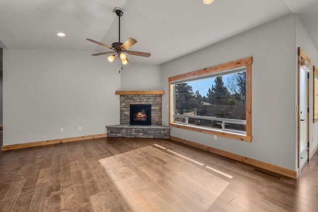 10103 Juniper Glen Circle, Redmond, OR 97756