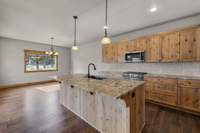 10103 Juniper Glen Circle, Redmond, OR 97756