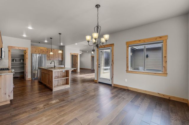 10103 Juniper Glen Circle, Redmond, OR 97756