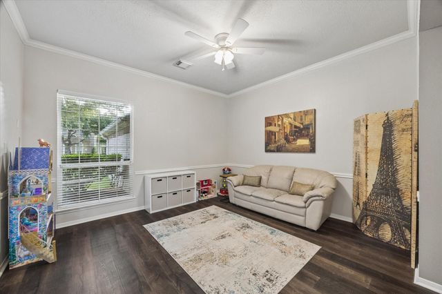 213 Falcon Lake Circle, Friendswood, TX 77546