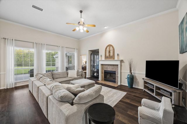 213 Falcon Lake Circle, Friendswood, TX 77546