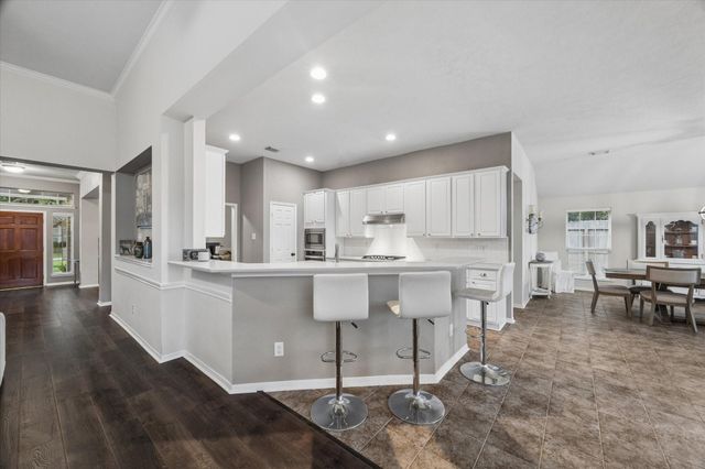 213 Falcon Lake Circle, Friendswood, TX 77546