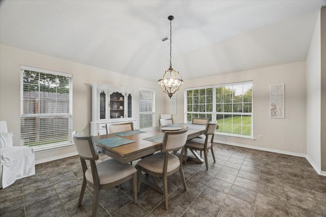 213 Falcon Lake Circle, Friendswood, TX 77546