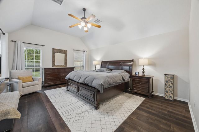 213 Falcon Lake Circle, Friendswood, TX 77546