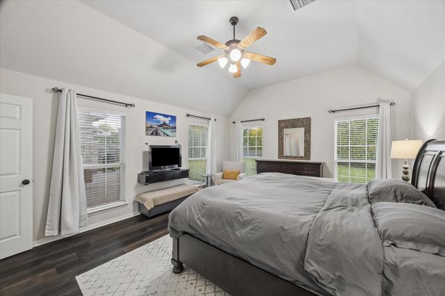 213 Falcon Lake Circle, Friendswood, TX 77546
