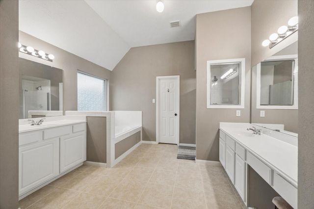 213 Falcon Lake Circle, Friendswood, TX 77546