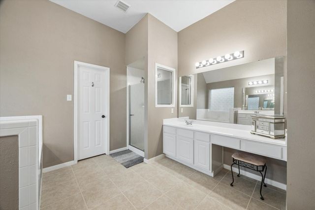 213 Falcon Lake Circle, Friendswood, TX 77546