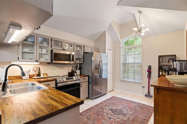 3274 MONTROSE CIRCLE, Palm Harbor, FL 34684