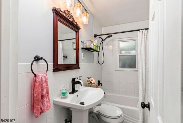 12 Cook St, Butler Boro, NJ 07405