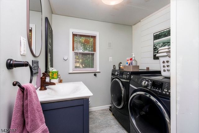 12 Cook St, Butler Boro, NJ 07405