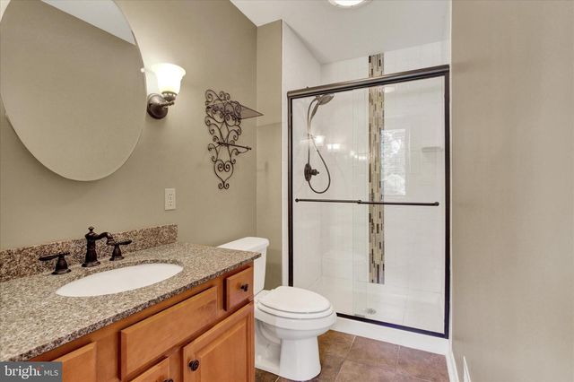 3240 ROUND HILL RD, York, PA 17402