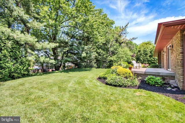 3240 ROUND HILL RD, York, PA 17402