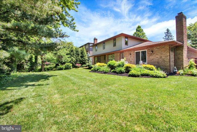 3240 ROUND HILL RD, York, PA 17402