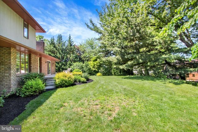 3240 ROUND HILL RD, York, PA 17402