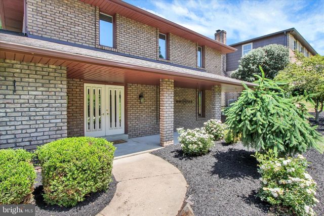 3240 ROUND HILL RD, York, PA 17402