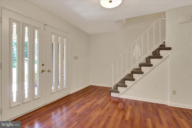 3240 ROUND HILL RD, York, PA 17402
